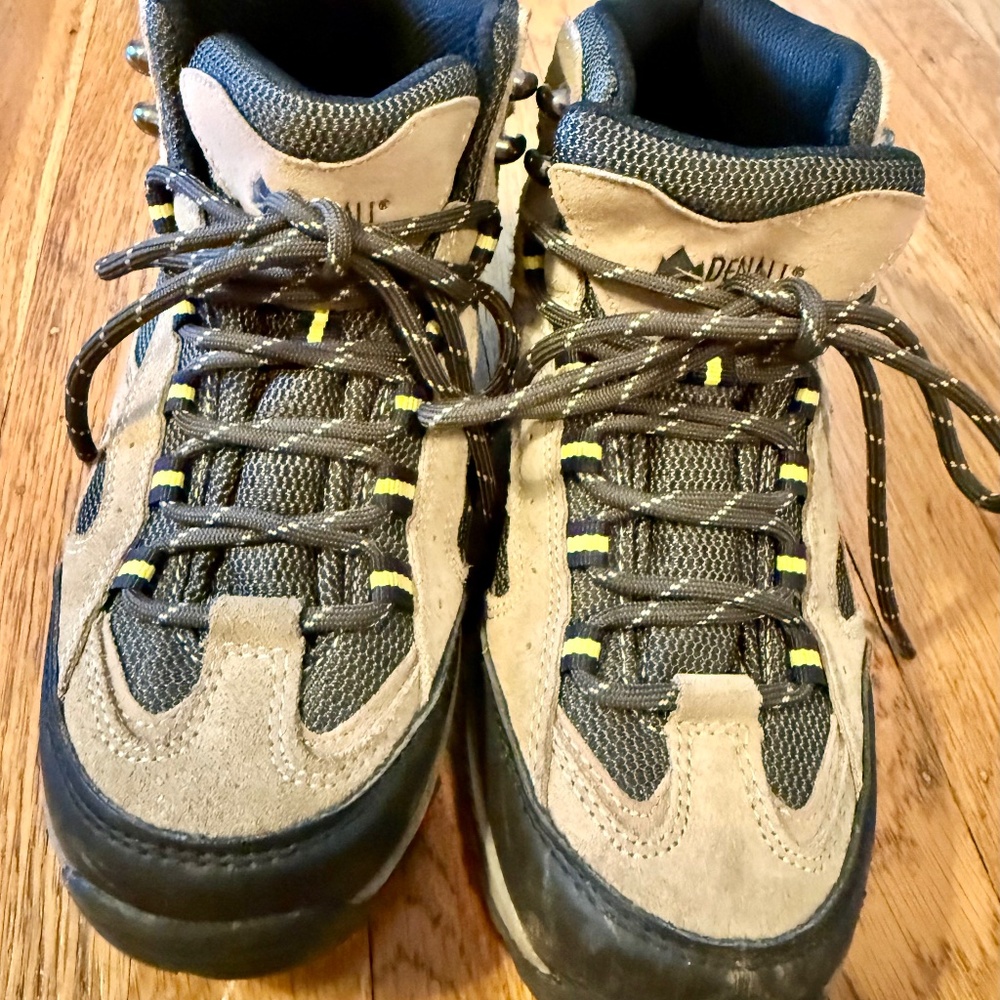 Denali Suede Waterproof Hiking Boots Youth sz 5